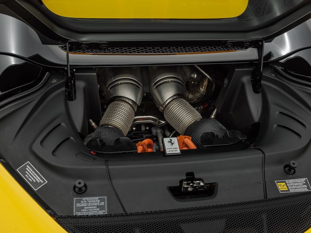 Ferrari 296 GTS 2025