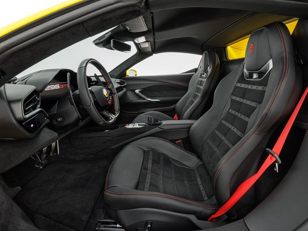 Ferrari 296 GTS 2025