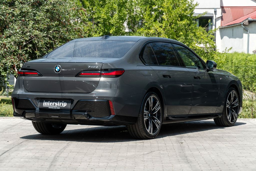 BMW 740 2025