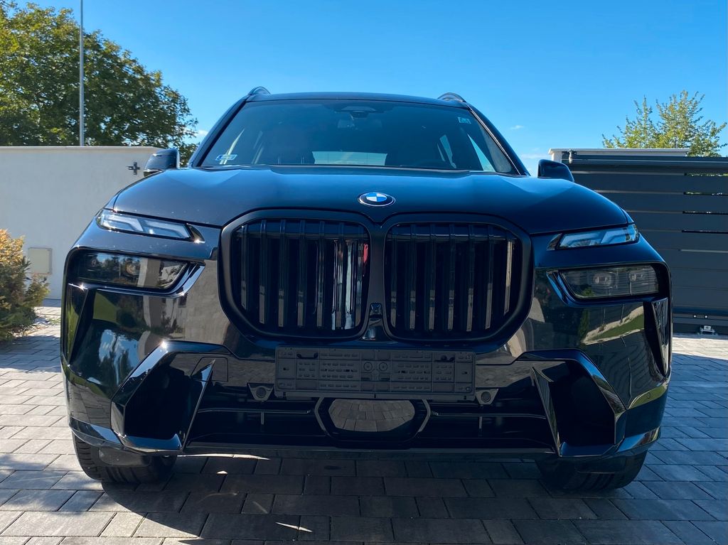 BMW X7 2025