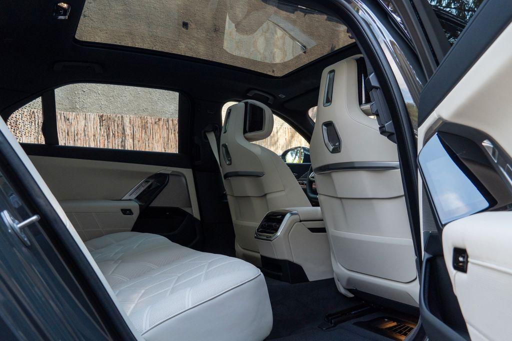BMW 740 2025