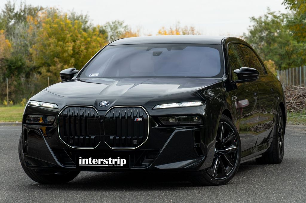 BMW M760 2025