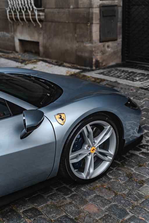 Ferrari 296 GTS 2025