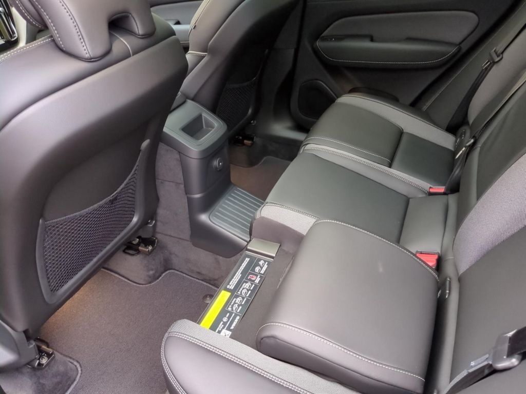 Volvo XC60 2025