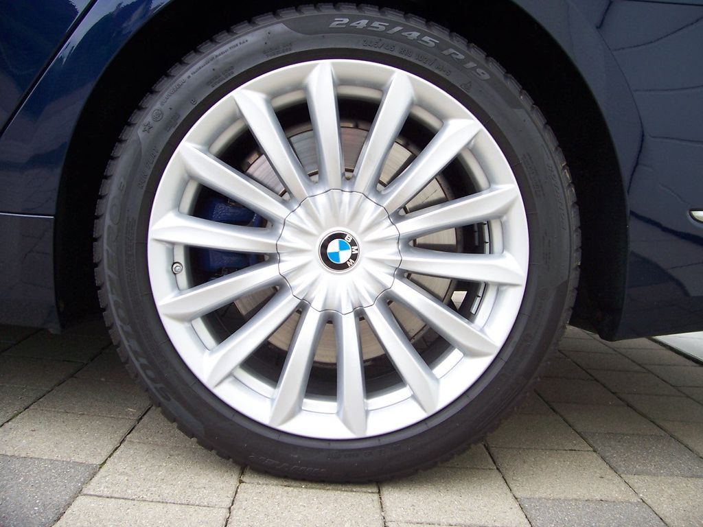 BMW 750 2019