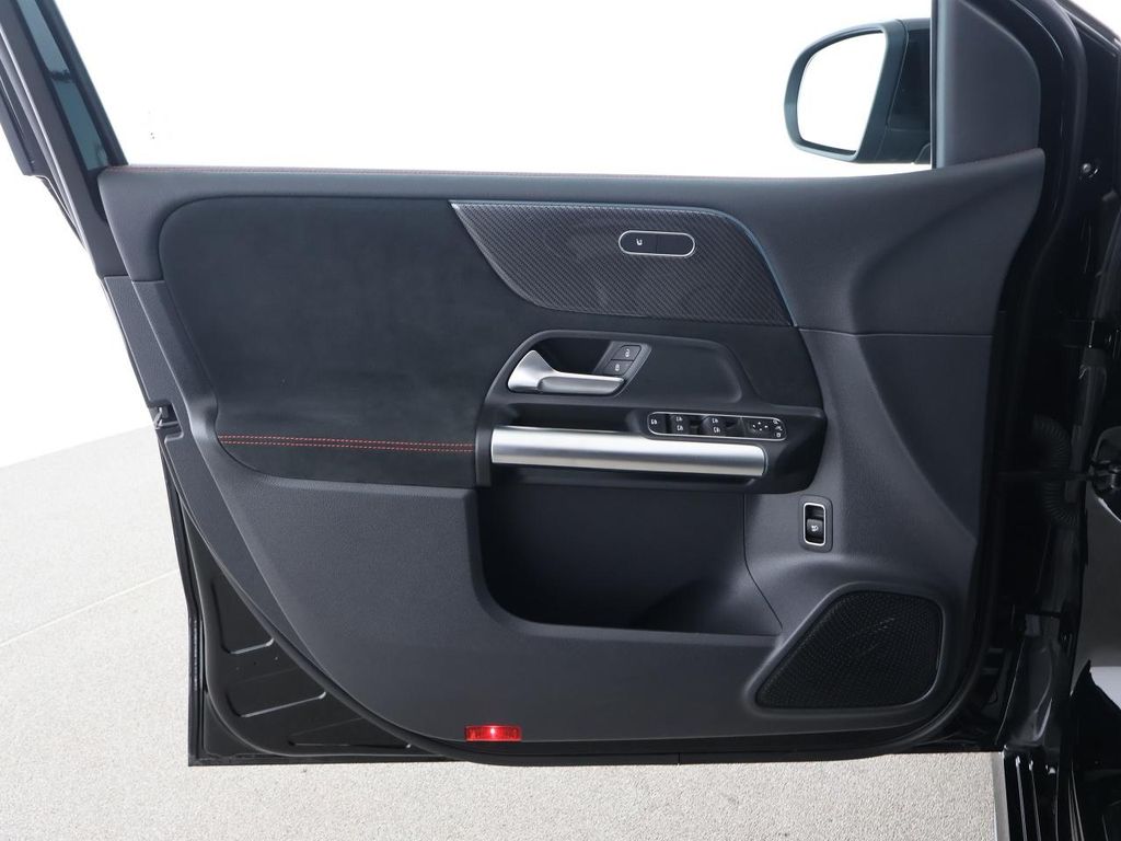 Mercedes-Benz B 200 2022