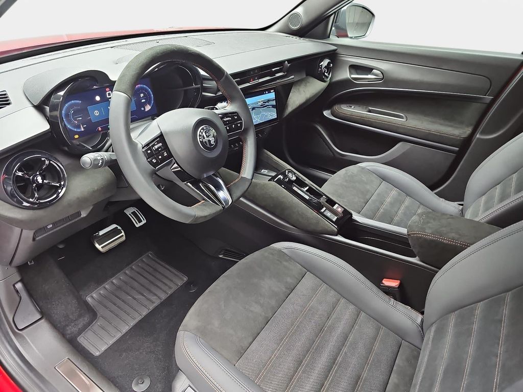 Alfa Romeo Junior 2025