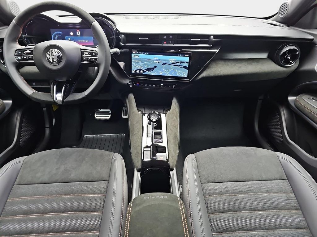 Alfa Romeo Junior 2025