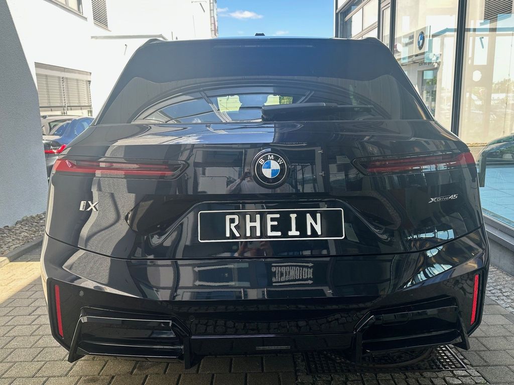 BMW iX