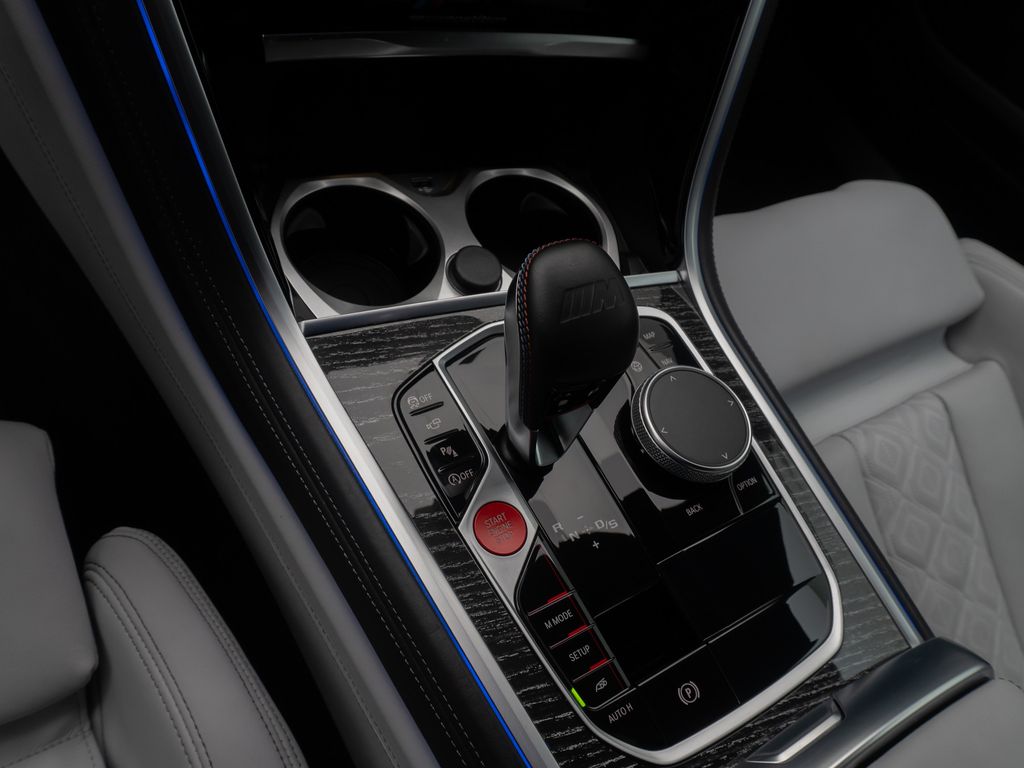 BMW M8 2022