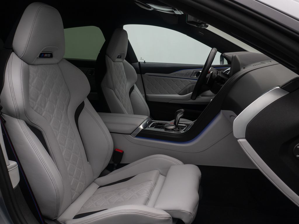 BMW M8 2022