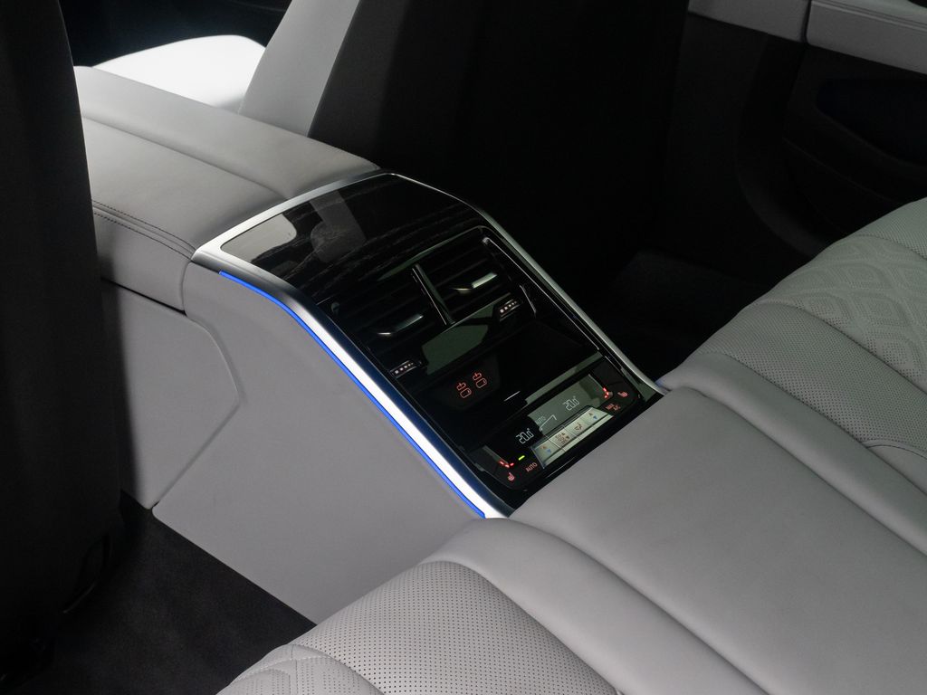 BMW M8 2022