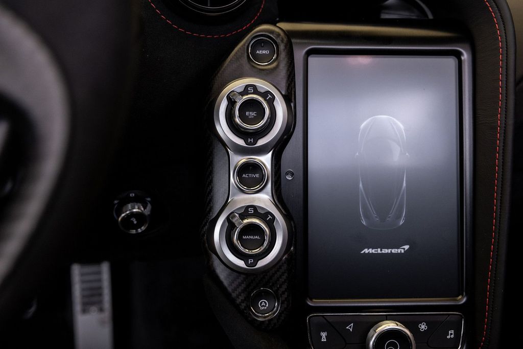 McLaren 720S 2025