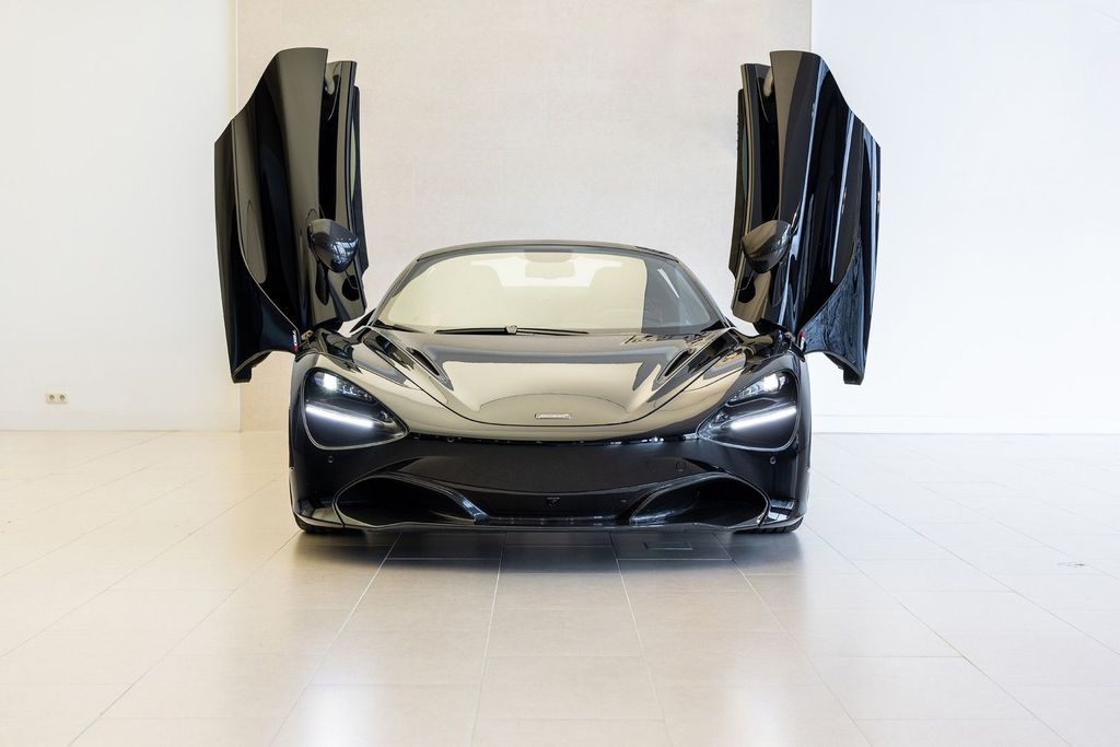 McLaren 720S 2025
