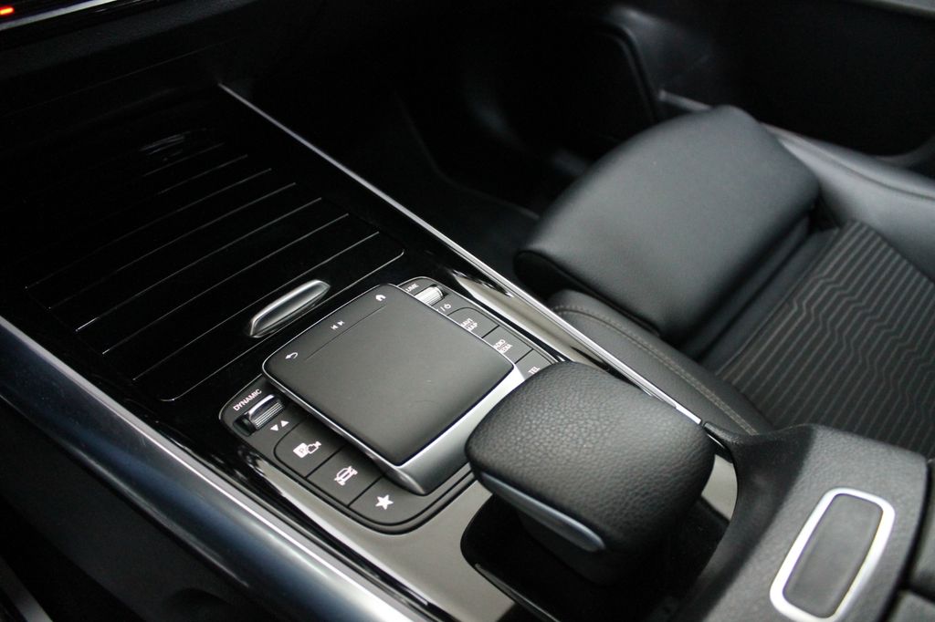 Mercedes-Benz EQA 2021