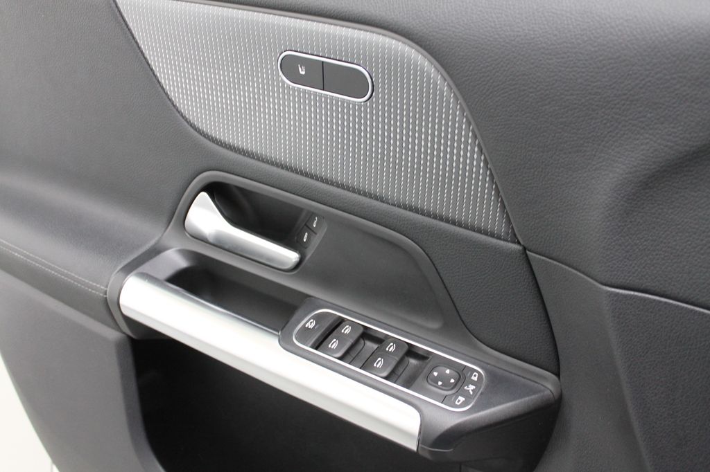 Mercedes-Benz EQA 2021