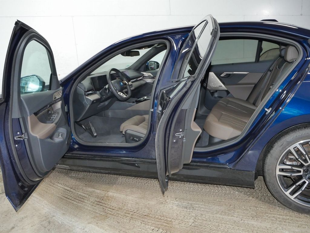 BMW i5 2024