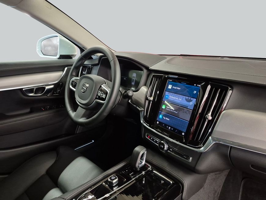 Volvo V90 2025