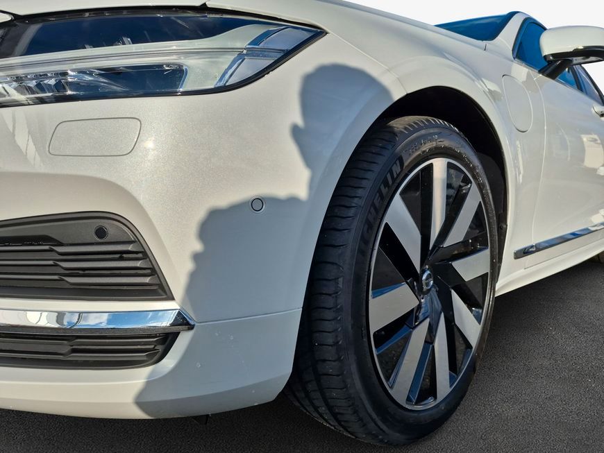 Volvo V90 2025