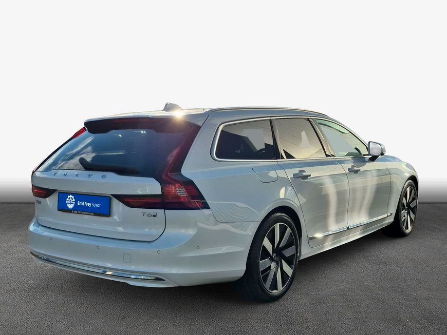 Volvo V90 2025