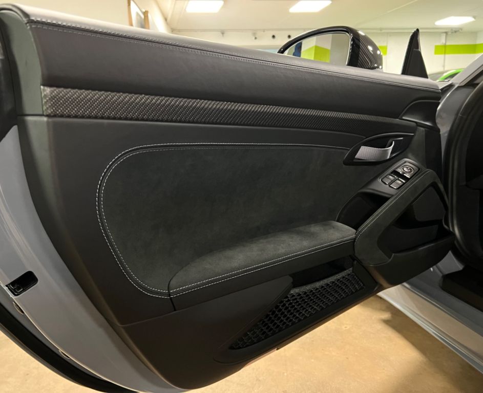 Porsche Cayman 2022