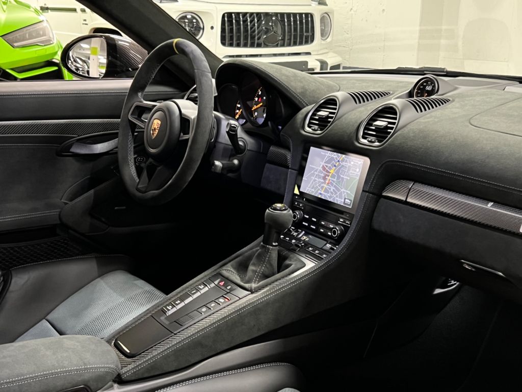 Porsche Cayman 2022