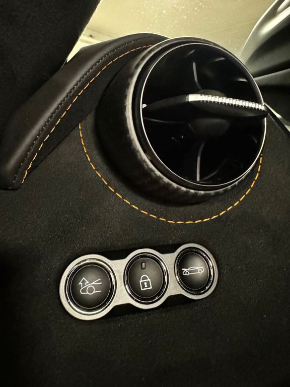 McLaren 750S 2024