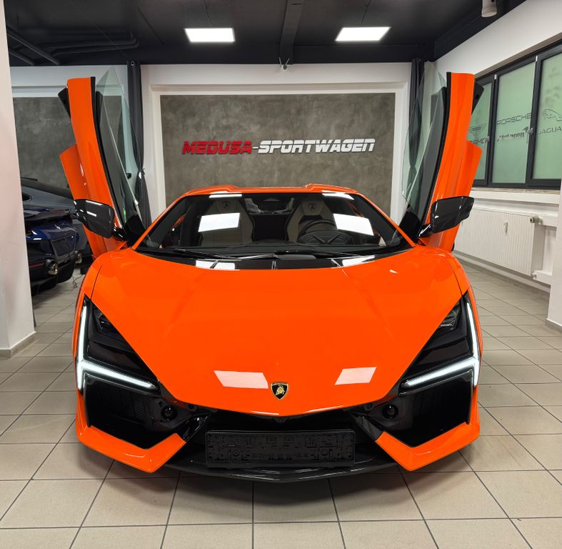 Lamborghini Revuelto