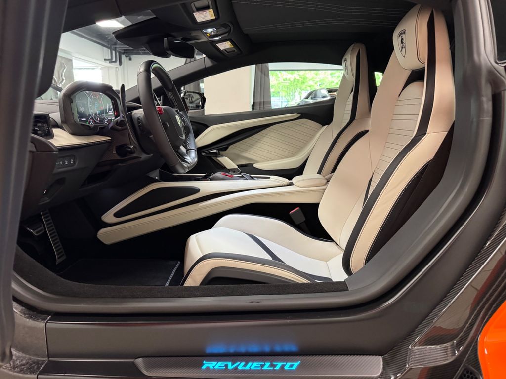 Lamborghini Revuelto