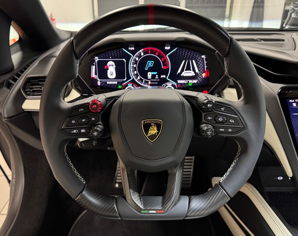 Lamborghini Revuelto