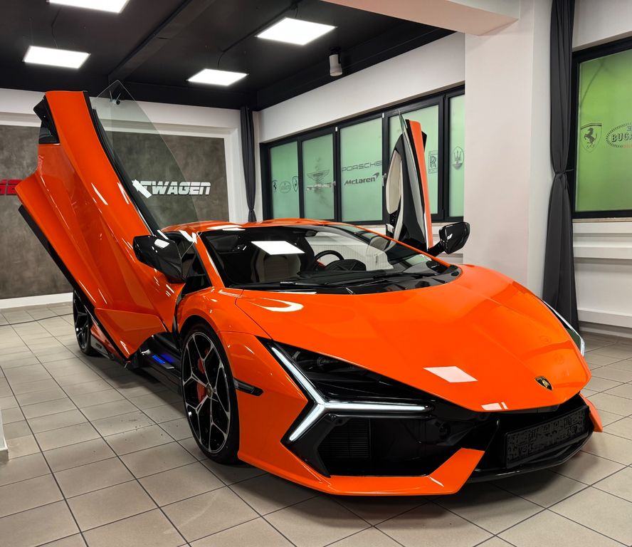 Lamborghini Revuelto