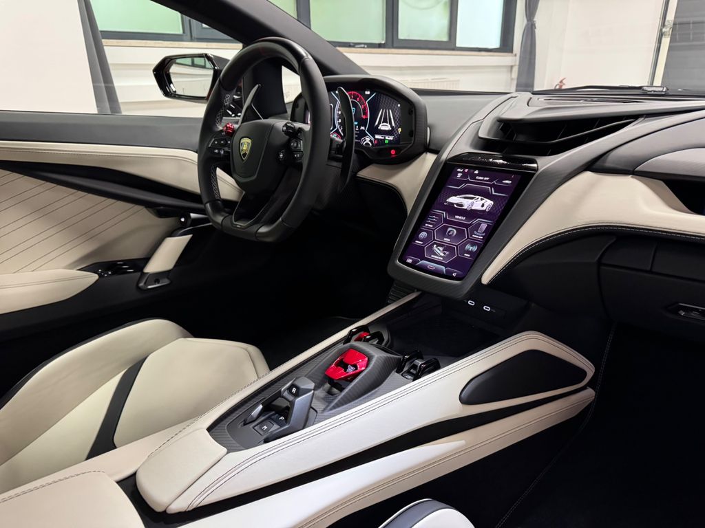 Lamborghini Revuelto