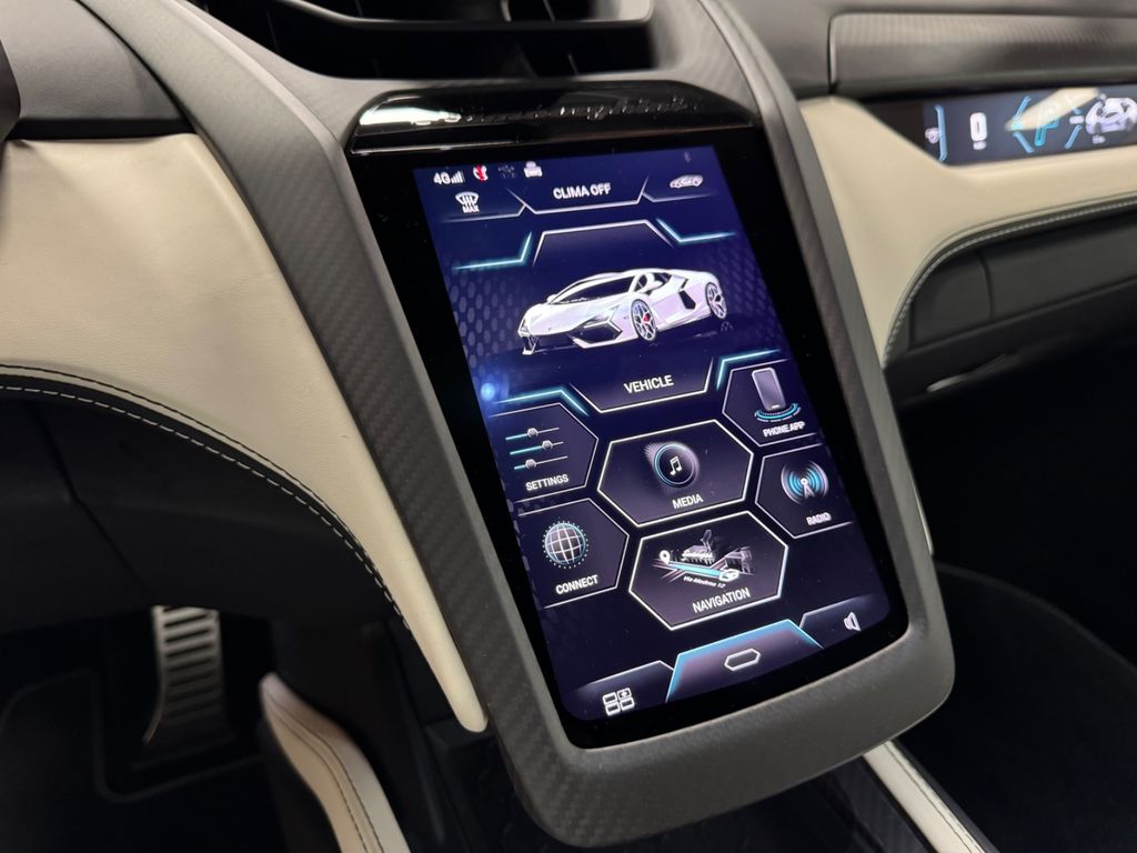 Lamborghini Revuelto