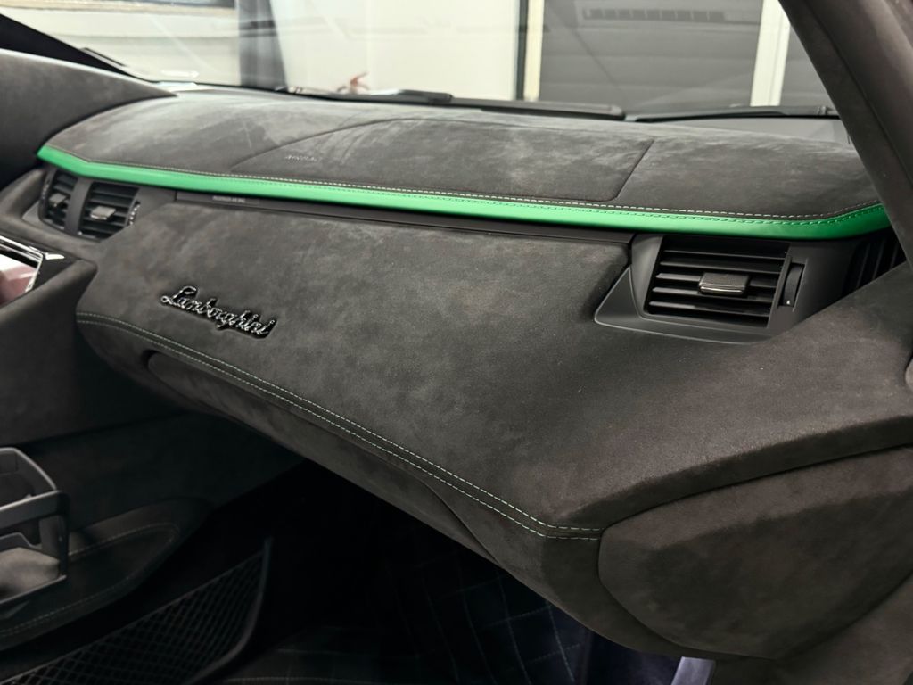 Lamborghini Aventador 2019