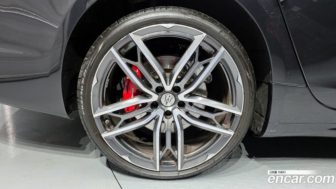 Maserati Quattroporte 2023