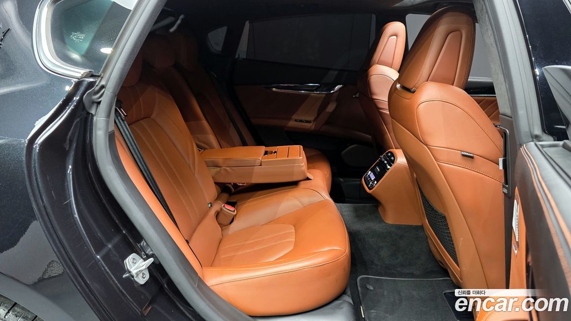 Maserati Quattroporte 2023