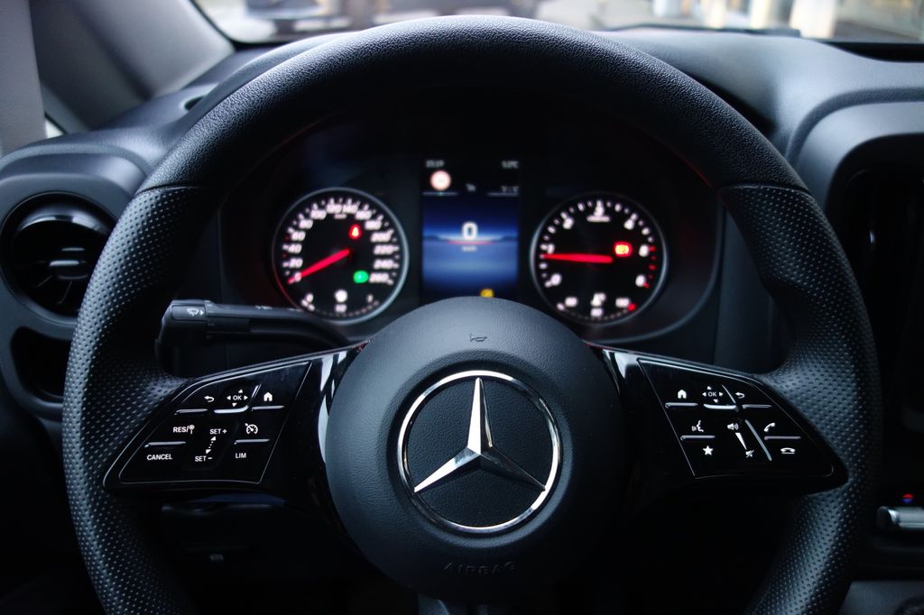 Mercedes-Benz 2024