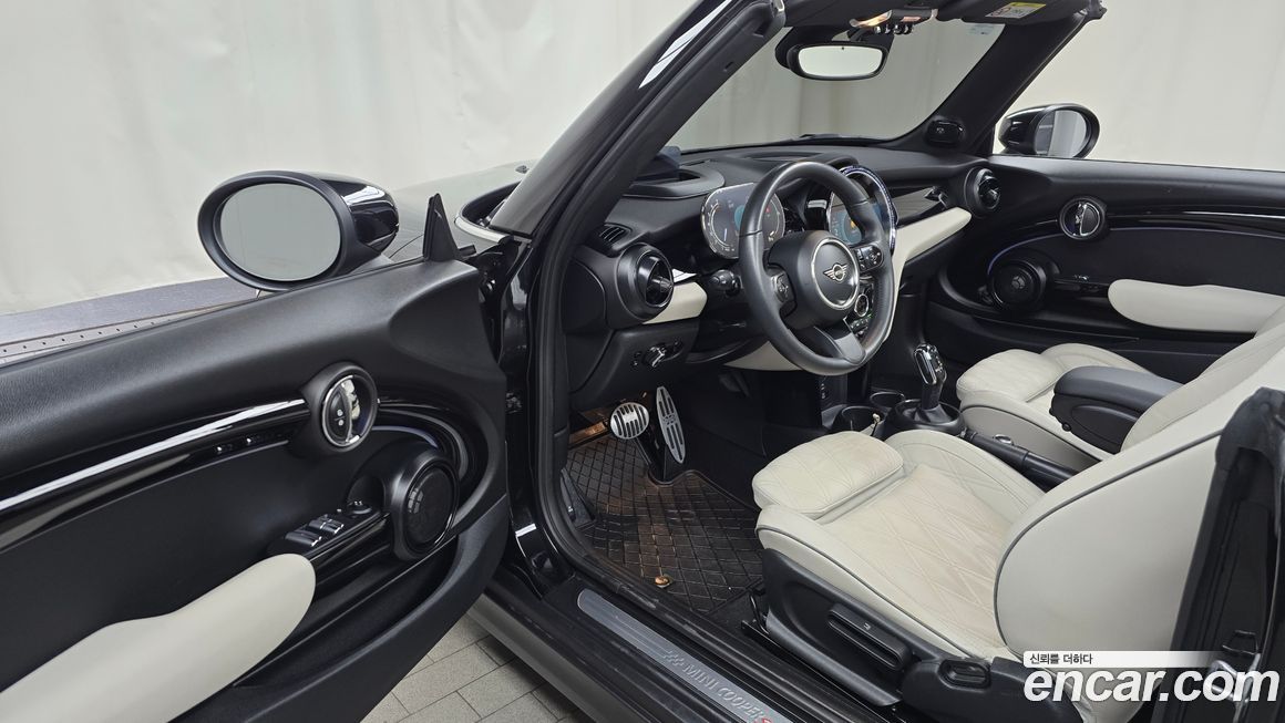 Mini Cooper Convertible 2023