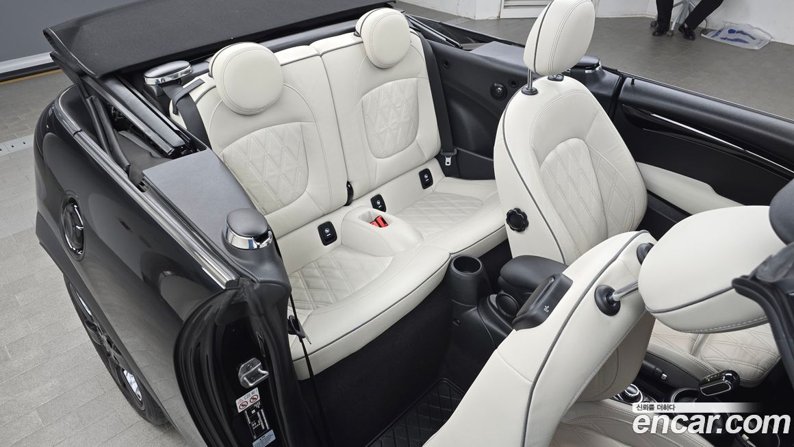 Mini Cooper Convertible 2023