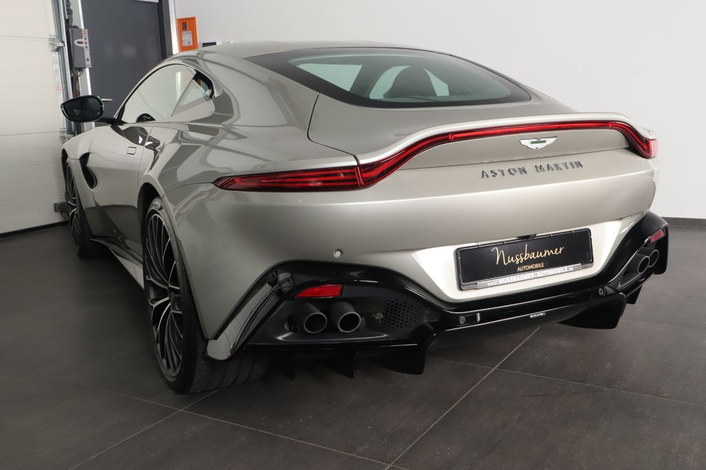 Aston Martin V8 Vantage 2022