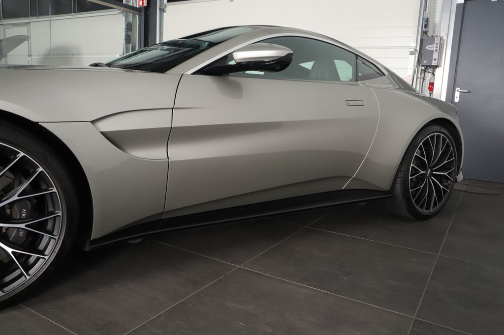 Aston Martin V8 Vantage 2022