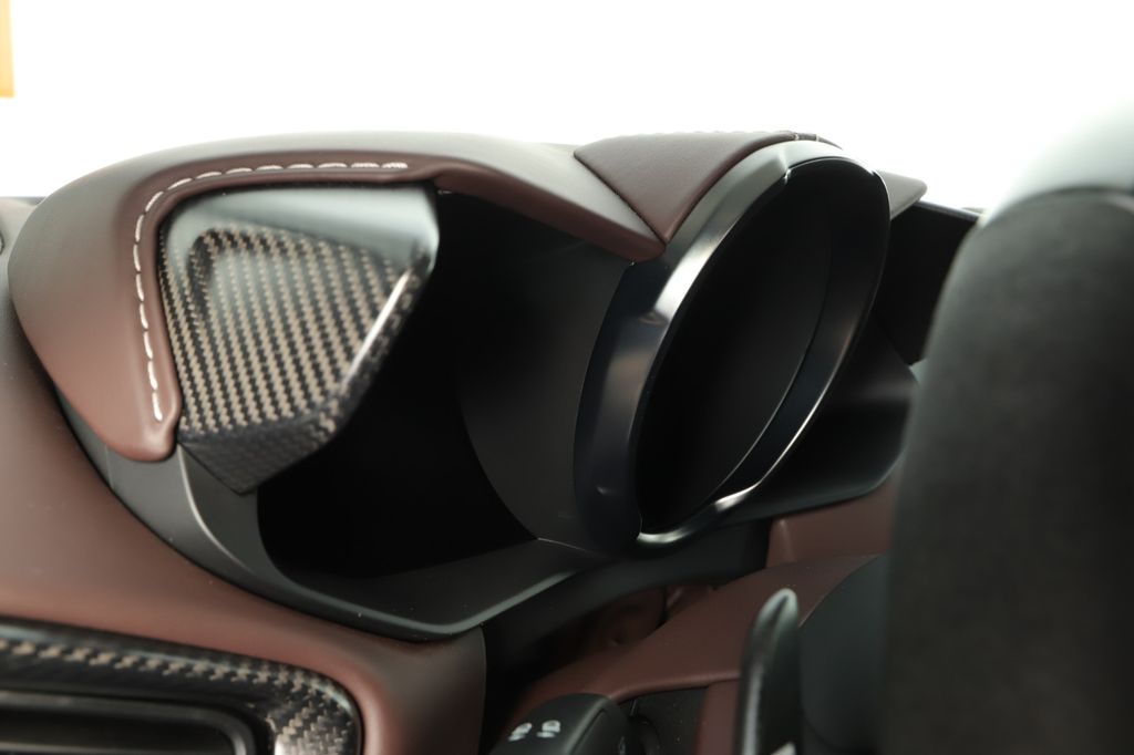 Aston Martin V8 Vantage 2022