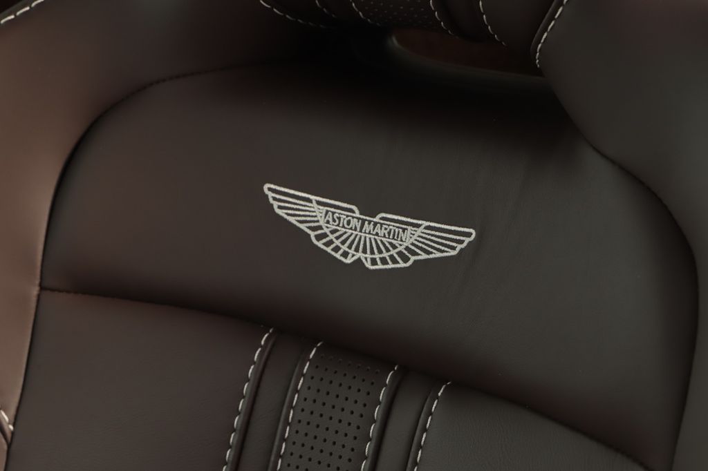 Aston Martin V8 Vantage 2022