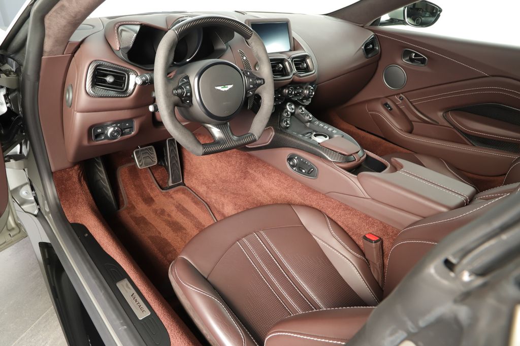 Aston Martin V8 Vantage 2022