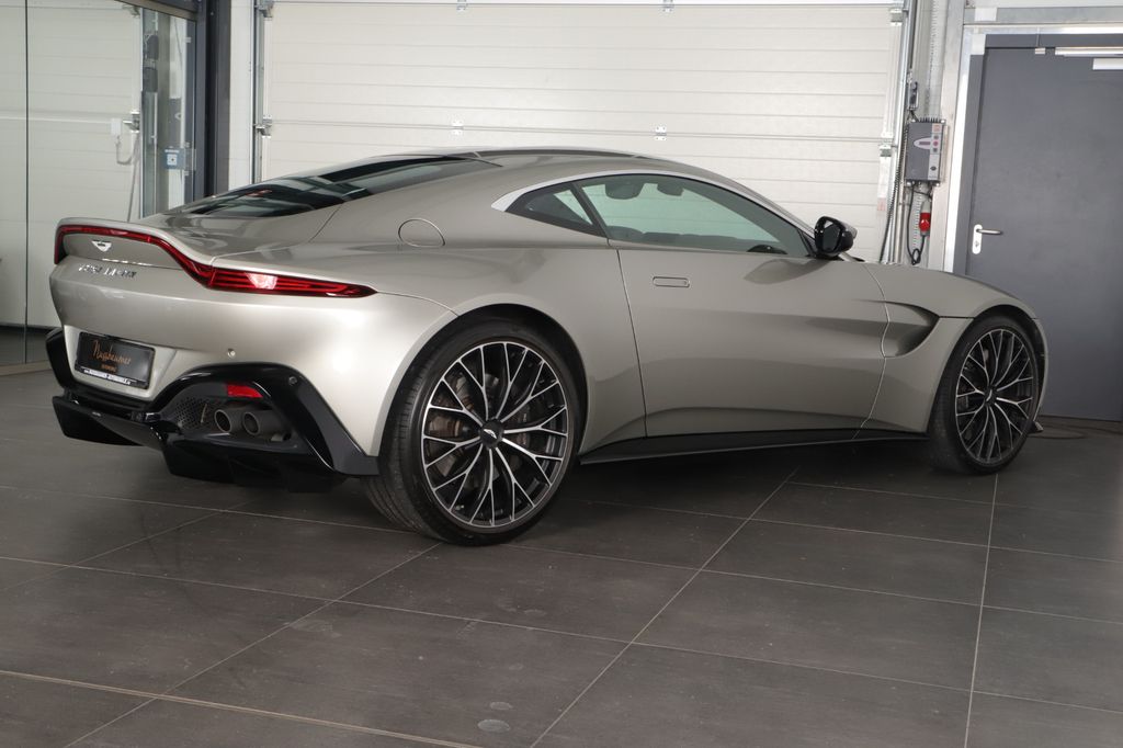 Aston Martin V8 Vantage 2022
