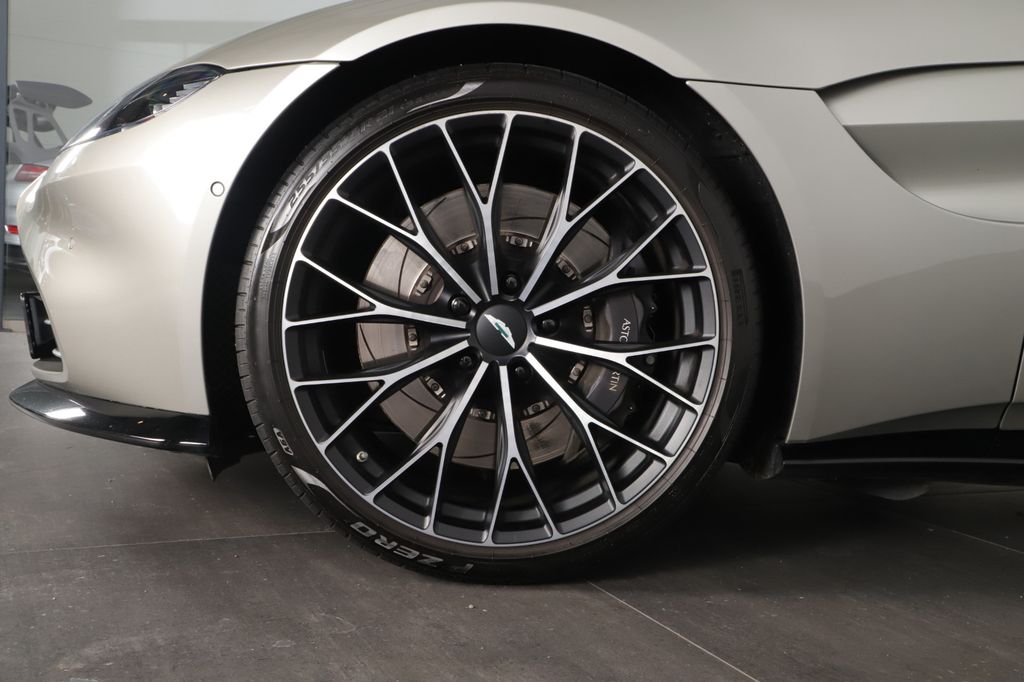 Aston Martin V8 Vantage 2022