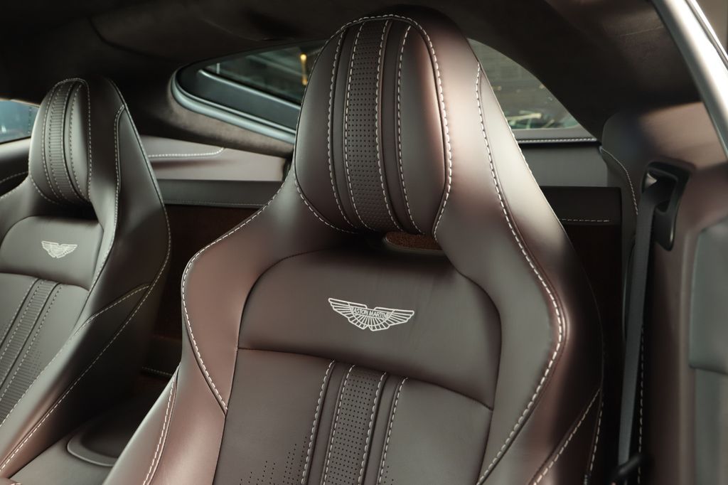 Aston Martin V8 Vantage 2022