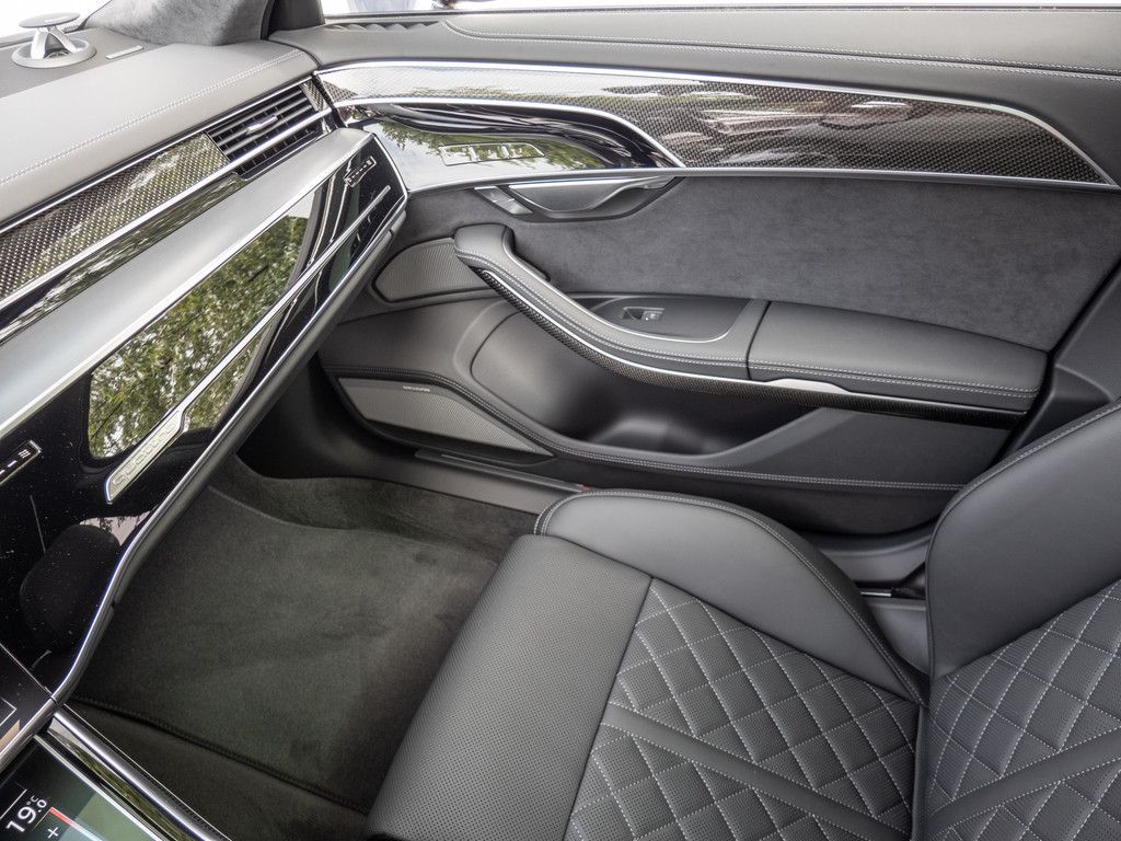 Audi S8 2025
