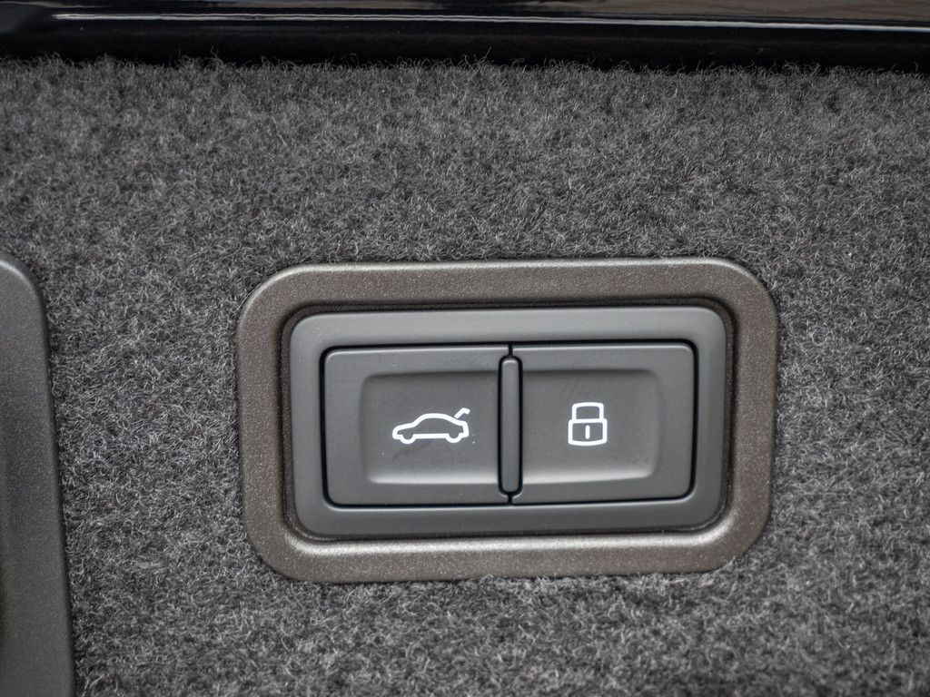 Audi S8 2025