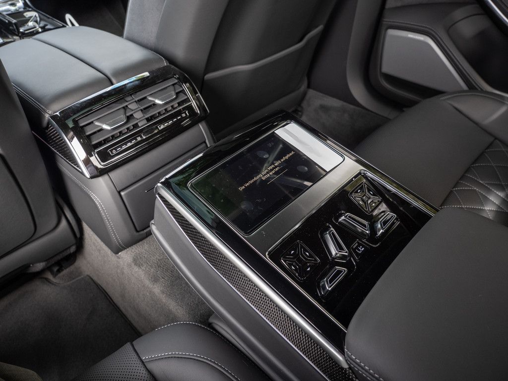 Audi S8 2025